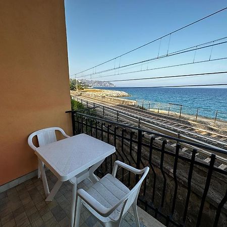 Ferienwohnung La Via Sul Mare Bordighera Exterior foto